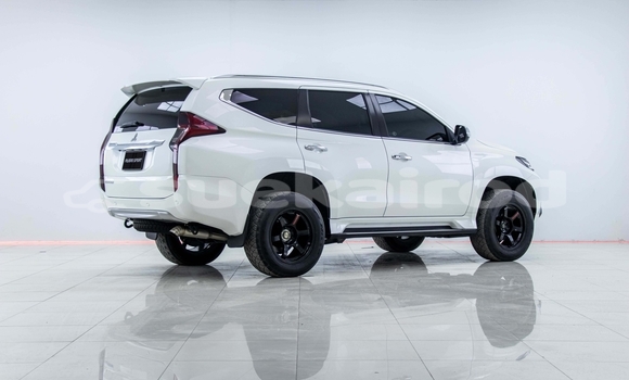 Buy Used Mitsubishi Pajero White Car in Samut Sakhon in Samut Sakhon Buy Used Mitsubishi Pajero White Car in Samut Sakhon in Samut Sakhon