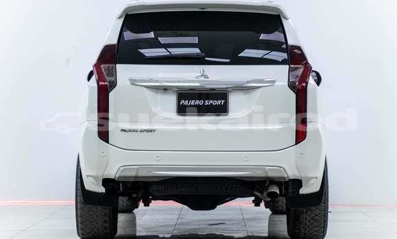 Buy Used Mitsubishi Pajero White Car in Samut Sakhon in Samut Sakhon Buy Used Mitsubishi Pajero White Car in Samut Sakhon in Samut Sakhon