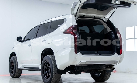 Buy Used Mitsubishi Pajero White Car in Samut Sakhon in Samut Sakhon Buy Used Mitsubishi Pajero White Car in Samut Sakhon in Samut Sakhon