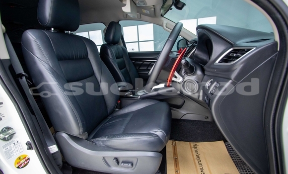 Buy Used Mitsubishi Pajero White Car in Samut Sakhon in Samut Sakhon Buy Used Mitsubishi Pajero White Car in Samut Sakhon in Samut Sakhon