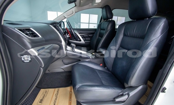 Buy Used Mitsubishi Pajero White Car in Samut Sakhon in Samut Sakhon Buy Used Mitsubishi Pajero White Car in Samut Sakhon in Samut Sakhon