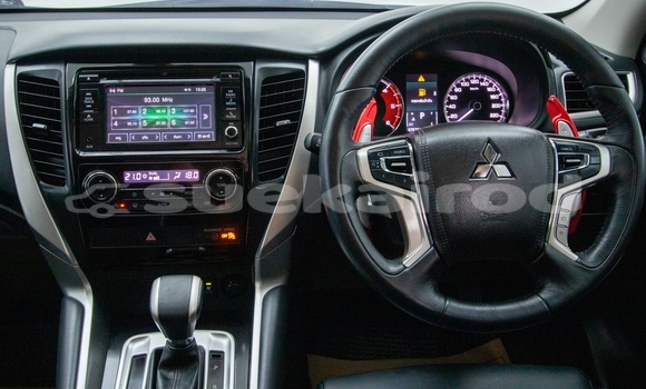 Buy Used Mitsubishi Pajero White Car in Samut Sakhon in Samut Sakhon Buy Used Mitsubishi Pajero White Car in Samut Sakhon in Samut Sakhon