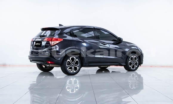 ซื้อ รถมือสอง Honda HR-V สีดำ รถยนต์ ใน %{เมือง} ใน นนทบุรี ซื้อ รถมือสอง Honda HR-V สีดำ รถยนต์ ใน %{เมือง} ใน นนทบุรี