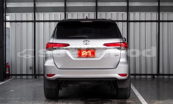 ซื้อ รถมือสอง Toyota Fortuner เงิน รถยนต์ ใน %{เมือง} ใน กรุงเทพมหานคร ซื้อ รถมือสอง Toyota Fortuner เงิน รถยนต์ ใน %{เมือง} ใน กรุงเทพมหานคร