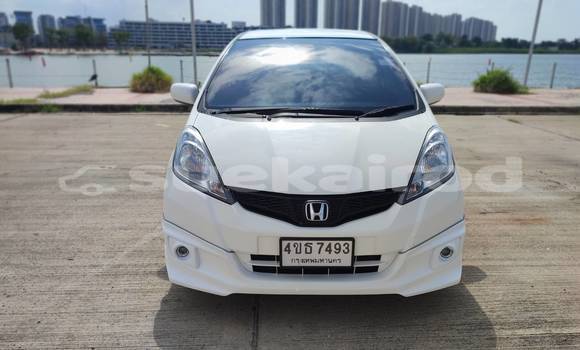 Buy Used Honda Jazz White Car in Nonthaburi in Nonthaburi