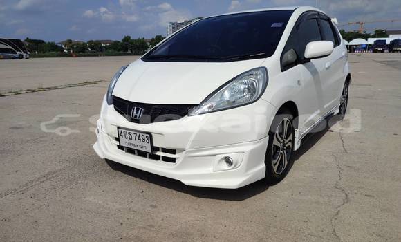 Buy Used Honda Jazz White Car in Nonthaburi in Nonthaburi Buy Used Honda Jazz White Car in Nonthaburi in Nonthaburi