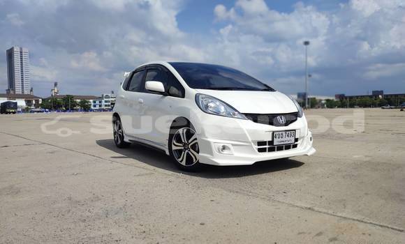 Buy Used Honda Jazz White Car in Nonthaburi in Nonthaburi Buy Used Honda Jazz White Car in Nonthaburi in Nonthaburi