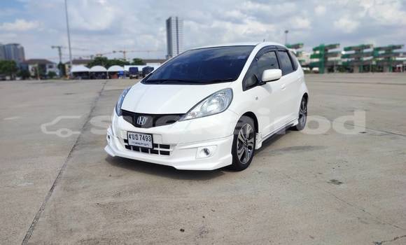 Buy Used Honda Jazz White Car in Nonthaburi in Nonthaburi Buy Used Honda Jazz White Car in Nonthaburi in Nonthaburi