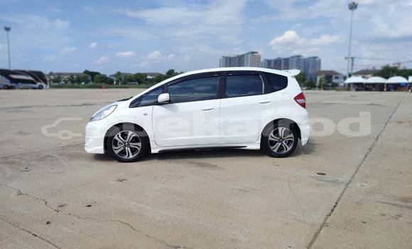 Buy Used Honda Jazz White Car in Nonthaburi in Nonthaburi Buy Used Honda Jazz White Car in Nonthaburi in Nonthaburi