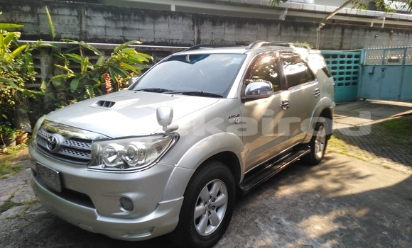 Buy Used Toyota Fortuner Silver Car in Bangkok in Bangkok