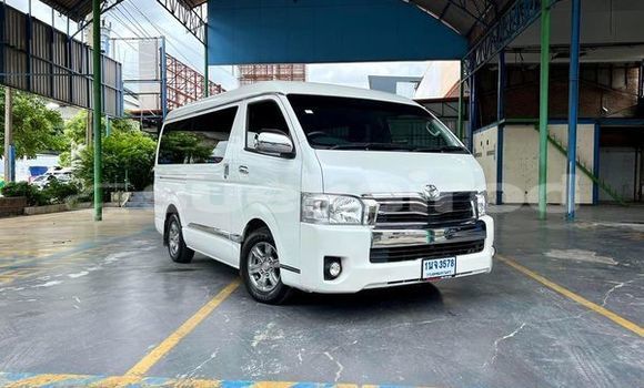 Buy Used Toyota Ventury White Car in Bangkok in Bangkok Buy Used Toyota Ventury White Car in Bangkok in Bangkok