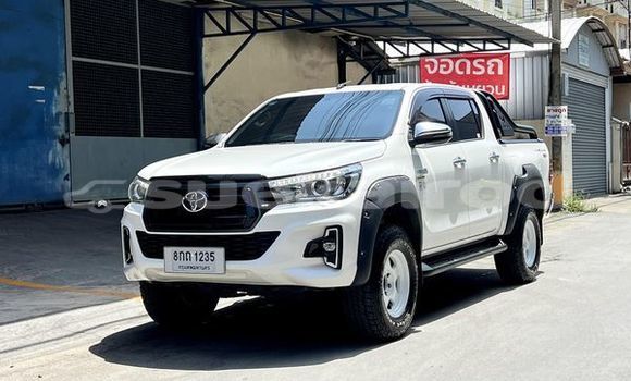 Buy Used Toyota Hiluxe Revo White Car in Bangkok in Bangkok