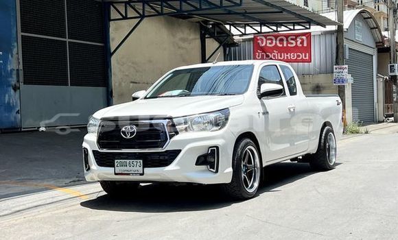 Buy Used Toyota Hiluxe Revo White Car in Bangkok in Bangkok