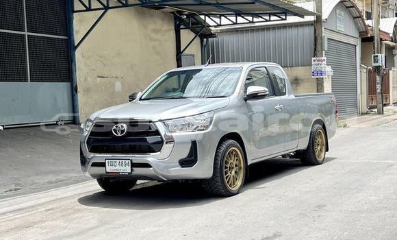ซื้อ รถมือสอง Toyota Hiluxe Revo เงิน รถยนต์ ใน %{เมือง} ใน กรุงเทพมหานคร