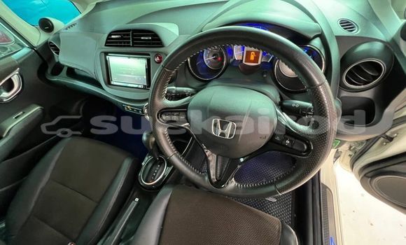 ซื้อ รถมือสอง Honda Jazz ขาว รถยนต์ ใน %{เมือง} ใน กรุงเทพมหานคร