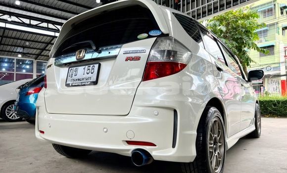 Buy Used Honda Jazz White Car in Bangkok in Bangkok Buy Used Honda Jazz White Car in Bangkok in Bangkok