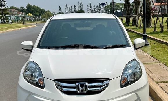 ซื้อ รถมือสอง Honda Brio ขาว รถยนต์ ใน %{เมือง} ใน กรุงเทพมหานคร