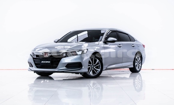ซื้อ รถมือสอง Honda Accord เงิน รถยนต์ ใน %{เมือง} ใน กรุงเทพมหานคร