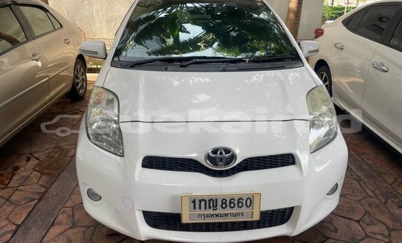 ซื้อ รถมือสอง Toyota Yaris ขาว รถยนต์ ใน %{เมือง} ใน กรุงเทพมหานคร