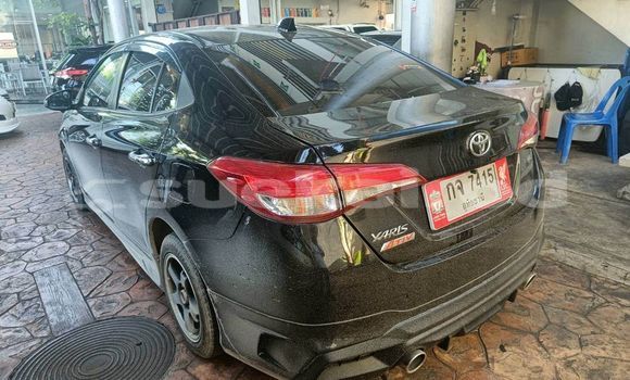 ซื้อ รถมือสอง Toyota Yaris สีดำ รถยนต์ ใน %{เมือง} ใน กรุงเทพมหานคร