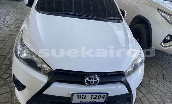ซื้อ รถมือสอง Toyota Yaris ขาว รถยนต์ ใน %{เมือง} ใน กรุงเทพมหานคร