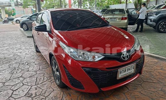 ซื้อ รถมือสอง Toyota Yaris สีแดง รถยนต์ ใน %{เมือง} ใน กรุงเทพมหานคร