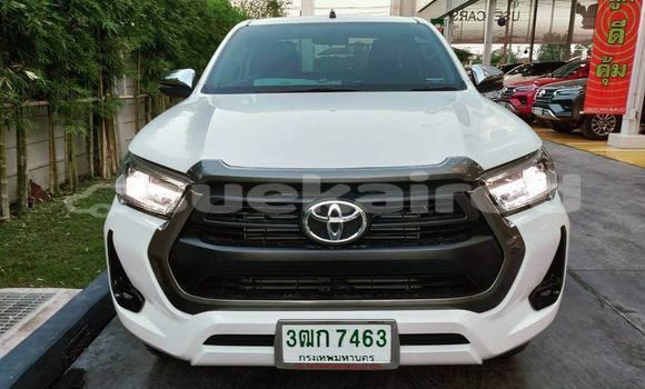 Buy Used Toyota Hiluxe Revo White Car in Bangkok in Bangkok