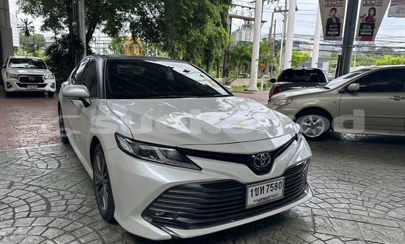 Buy Used Toyota Camry White Car in Bangkok in Bangkok