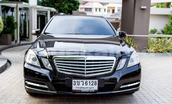 ซื้อ รถมือสอง Mercedes-Benz E-Classe สีดำ รถยนต์ ใน %{เมือง} ใน กรุงเทพมหานคร