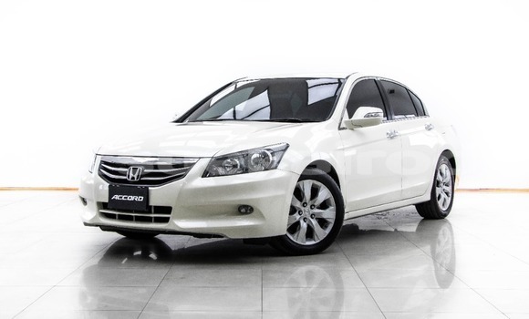 ซื้อ รถมือสอง Honda Accord ขาว รถยนต์ ใน %{เมือง} ใน กรุงเทพมหานคร