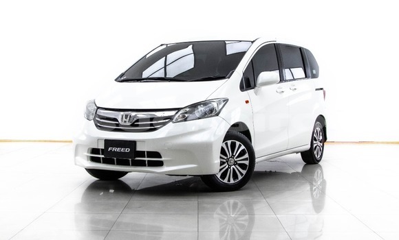 ซื้อ รถมือสอง Honda Freed ขาว รถยนต์ ใน %{เมือง} ใน กรุงเทพมหานคร