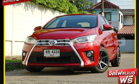 ซื้อ รถมือสอง Toyota Yaris สีแดง รถยนต์ ใน %{เมือง} ใน กรุงเทพมหานคร