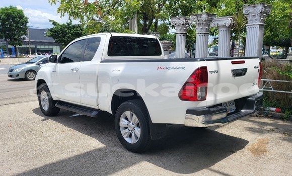Buy Used Toyota DA White Truck in Bangkok in Bangkok Buy Used Toyota DA White Truck in Bangkok in Bangkok