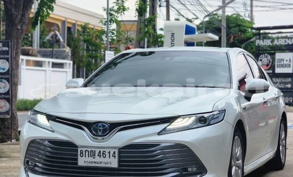 ซื้อ รถมือสอง Toyota Camry ขาว รถยนต์ ใน %{เมือง} ใน กรุงเทพมหานคร