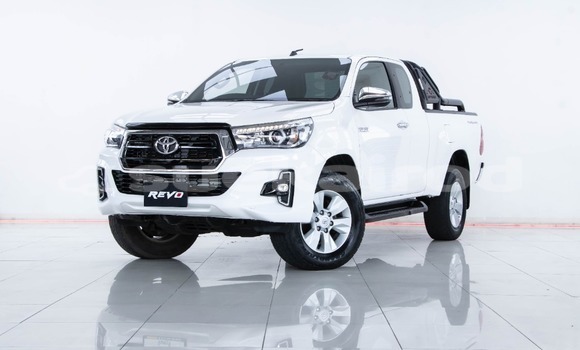 Buy Used Toyota Hiluxe Revo White Car in Bangkok in Bangkok