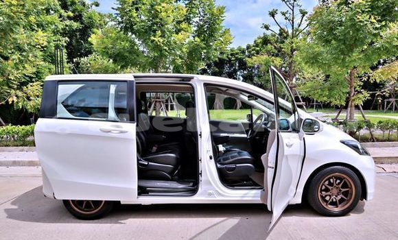 Buy Used Honda Freed White Car in Bangkok in Bangkok Buy Used Honda Freed White Car in Bangkok in Bangkok