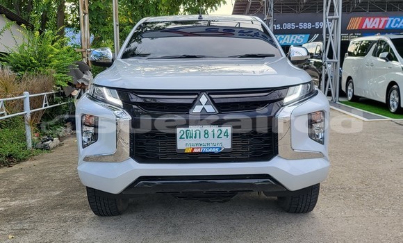 Buy Used Mitsubishi Van White Truck in Bangkok in Bangkok Buy Used Mitsubishi Van White Truck in Bangkok in Bangkok