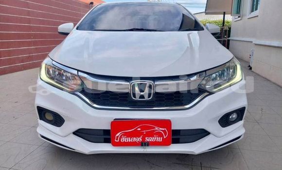 ซื้อ รถมือสอง Honda City ขาว รถยนต์ ใน %{เมือง} ใน กรุงเทพมหานคร