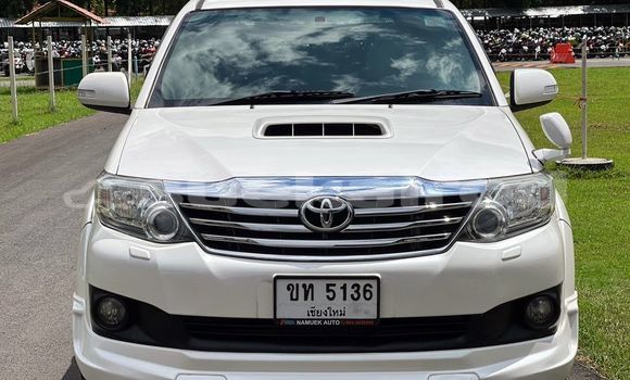 Buy Used Toyota Fortuner White Car in Bangkok in Bangkok