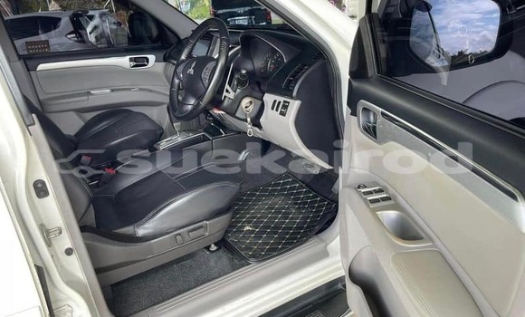 ซื้อ รถมือสอง Mitsubishi Pajero ขาว รถยนต์ ใน %{เมือง} ใน กรุงเทพมหานคร