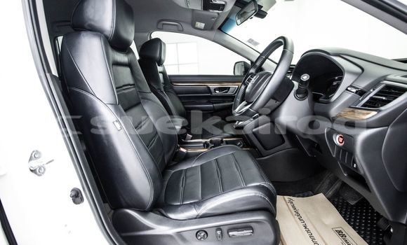 Buy Used Honda CR-V White Car in Bangkok in Bangkok Buy Used Honda CR-V White Car in Bangkok in Bangkok