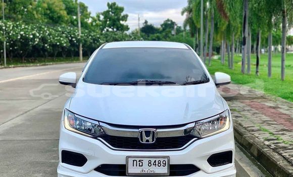 ซื้อ รถมือสอง Honda City ขาว รถยนต์ ใน %{เมือง} ใน กรุงเทพมหานคร