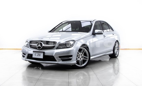 ซื้อ รถมือสอง Mercedes-Benz C-klasse เงิน รถยนต์ ใน %{เมือง} ใน กรุงเทพมหานคร