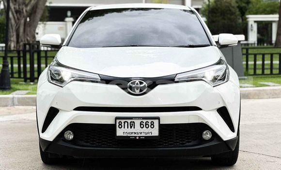 ซื้อ รถมือสอง Toyota C-HR ขาว รถยนต์ ใน %{เมือง} ใน กรุงเทพมหานคร