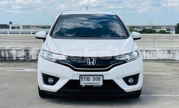 ซื้อ รถมือสอง Honda Jazz ขาว รถยนต์ ใน %{เมือง} ใน กรุงเทพมหานคร