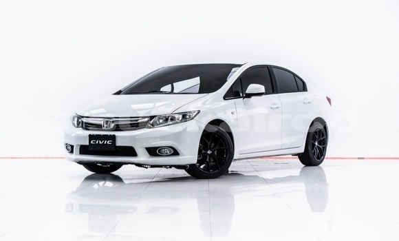 ซื้อ รถมือสอง Honda Civic ขาว รถยนต์ ใน %{เมือง} ใน กรุงเทพมหานคร