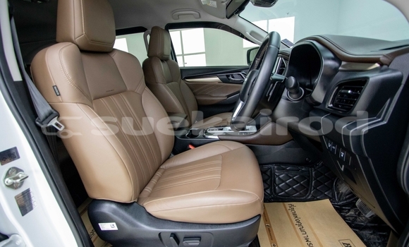 Buy Used Isuzu MU-X White Car in Bangkok in Bangkok Buy Used Isuzu MU-X White Car in Bangkok in Bangkok